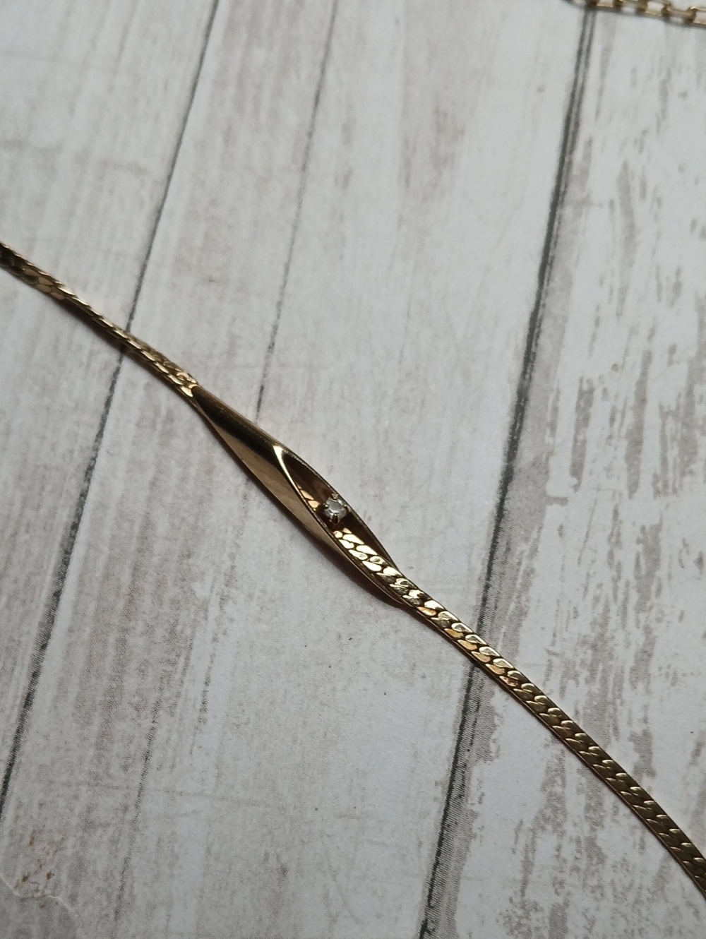 Avon Gold Tone Chain Bracelet with Center Crystal Accent